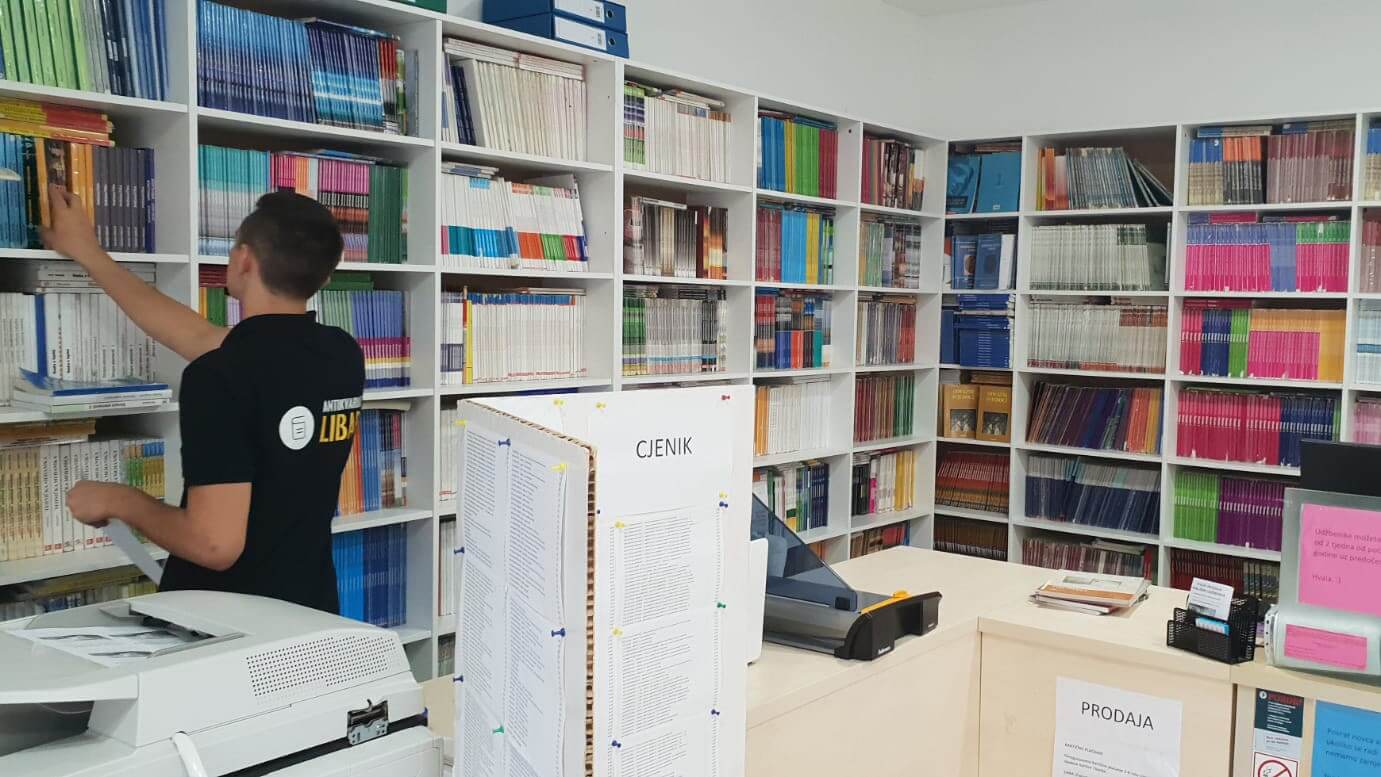 Krenuo je otkup udžbenika!